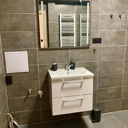 U Milnickeho Potoka S Balkonem דירה